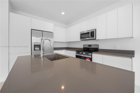 Снять в аренду таунхаус в Флорида-Сити, Флорида 3 спальни, 144.74м2, № 1958539 - фото 14