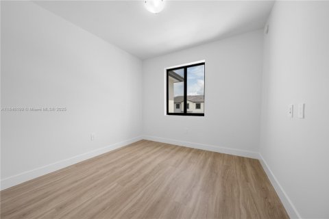 Снять в аренду таунхаус в Флорида-Сити, Флорида 3 спальни, 144.74м2, № 1958539 - фото 26