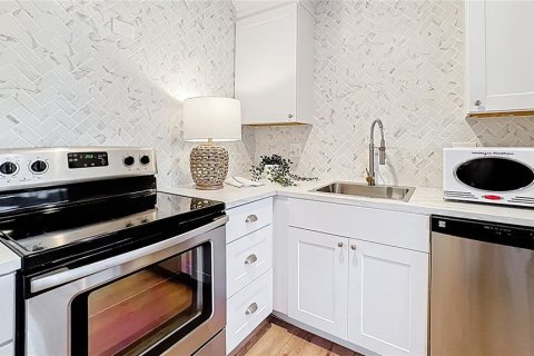 Condo in Winter Park, Florida, 2 bedrooms  № 1817525 - photo 8