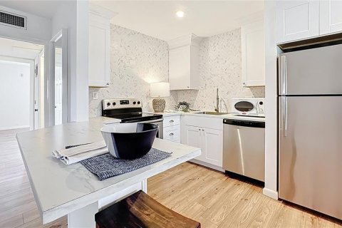Condo in Winter Park, Florida, 2 bedrooms  № 1817525 - photo 7
