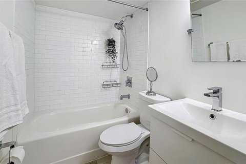 Condo in Winter Park, Florida, 2 bedrooms  № 1817525 - photo 10