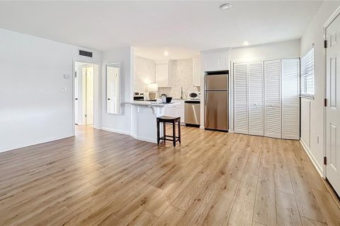Condo in Winter Park, Florida, 2 bedrooms  № 1817525 - photo 3