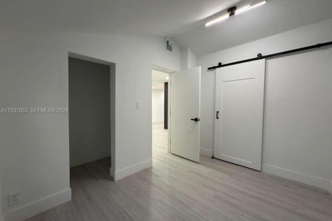 Casa en venta en Miami, Florida, 3 dormitorios, 104.33 m2 № 1996088 - foto 7
