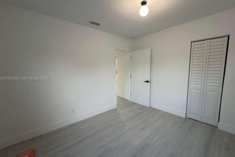 Casa en venta en Miami, Florida, 3 dormitorios, 104.33 m2 № 1996088 - foto 11