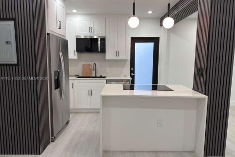 Casa en venta en Miami, Florida, 3 dormitorios, 104.33 m2 № 1996088 - foto 5