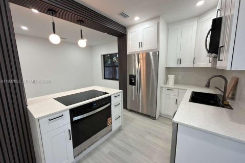 Casa en venta en Miami, Florida, 3 dormitorios, 104.33 m2 № 1996088 - foto 6