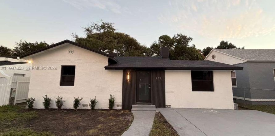 Casa en Miami, Florida 3 dormitorios, 104.33 m2 № 1996088