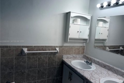 Copropriété à louer à Miami, Floride: 1 chambre, 65.03 m2 № 2387104 - photo 12