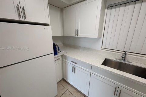 Copropriété à louer à Miami, Floride: 1 chambre, 65.03 m2 № 2387104 - photo 7