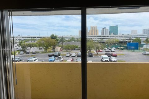 Copropriété à louer à Miami, Floride: 1 chambre, 65.03 m2 № 2387104 - photo 21