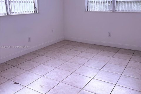 Copropriété à louer à Miami, Floride: 1 chambre, 65.03 m2 № 2387104 - photo 4