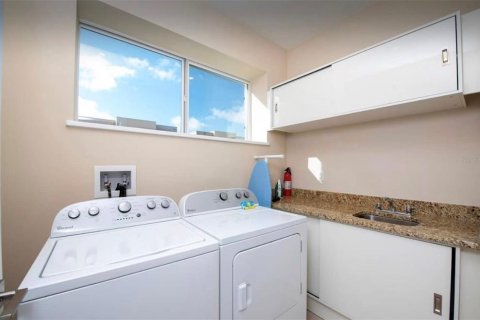 Townhouse in Kissimmee, Florida 4 bedrooms, 222.59 sq.m. № 2157147 - photo 16