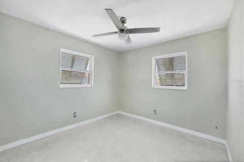 House in Englewood, Florida 3 bedrooms, 176.79 sq.m. № 1632493 - photo 17