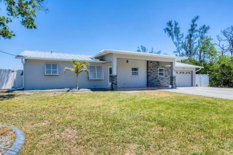 House in Englewood, Florida 3 bedrooms, 176.79 sq.m. № 1632493 - photo 2
