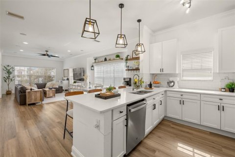 Adosado en venta en Tampa, Florida, 3 dormitorios, 214.79 m2 № 1844829 - foto 10