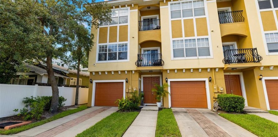 Adosado en Tampa, Florida 3 dormitorios, 214.79 m2 № 1844829