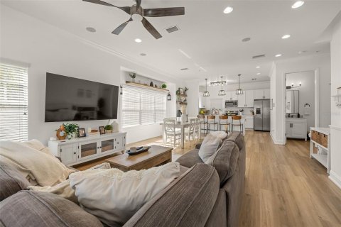Adosado en venta en Tampa, Florida, 3 dormitorios, 214.79 m2 № 1844829 - foto 2