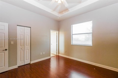 Снять в аренду виллу или дом в Хомстед, Флорида 3 спальни, 124.49м2, № 1998954 - фото 9