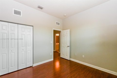 Снять в аренду виллу или дом в Хомстед, Флорида 3 спальни, 124.49м2, № 1998954 - фото 12