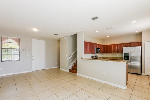 Снять в аренду виллу или дом в Хомстед, Флорида 3 спальни, 124.49м2, № 1998954 - фото 6