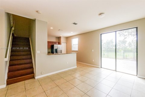 Снять в аренду виллу или дом в Хомстед, Флорида 3 спальни, 124.49м2, № 1998954 - фото 3