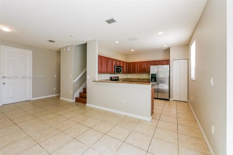 Снять в аренду виллу или дом в Хомстед, Флорида 3 спальни, 124.49м2, № 1998954 - фото 4