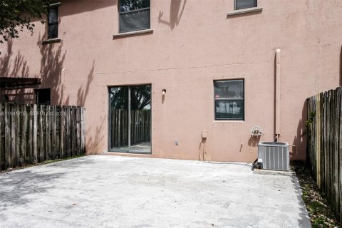 Снять в аренду виллу или дом в Хомстед, Флорида 3 спальни, 124.49м2, № 1998954 - фото 14