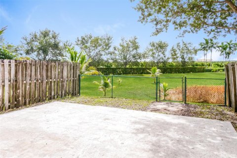 Снять в аренду виллу или дом в Хомстед, Флорида 3 спальни, 124.49м2, № 1998954 - фото 15