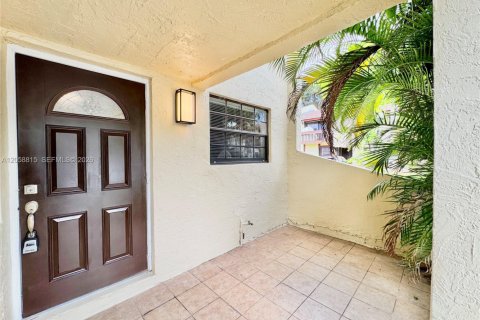Touwnhouse à louer à Pembroke Park, Floride: 3 chambres, 117.43 m2 № 2168779 - photo 3
