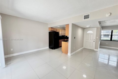 Touwnhouse à louer à Pembroke Park, Floride: 3 chambres, 117.43 m2 № 2168779 - photo 8