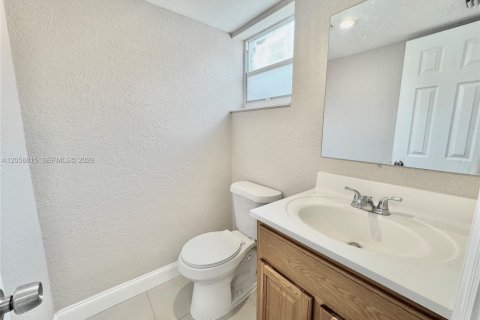 Touwnhouse à louer à Pembroke Park, Floride: 3 chambres, 117.43 m2 № 2168779 - photo 14