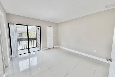Touwnhouse à louer à Pembroke Park, Floride: 3 chambres, 117.43 m2 № 2168779 - photo 17