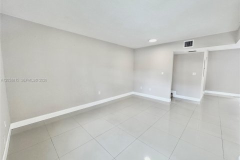 Touwnhouse à louer à Pembroke Park, Floride: 3 chambres, 117.43 m2 № 2168779 - photo 5