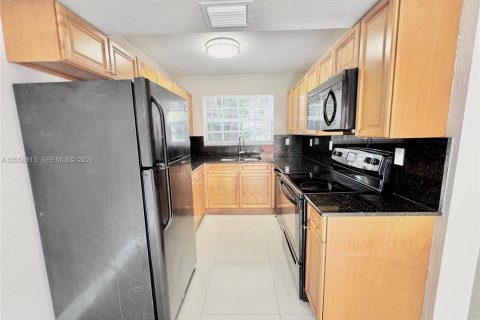 Touwnhouse à louer à Pembroke Park, Floride: 3 chambres, 117.43 m2 № 2168779 - photo 10