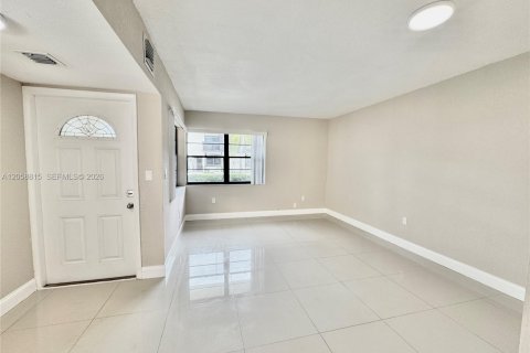 Touwnhouse à louer à Pembroke Park, Floride: 3 chambres, 117.43 m2 № 2168779 - photo 7