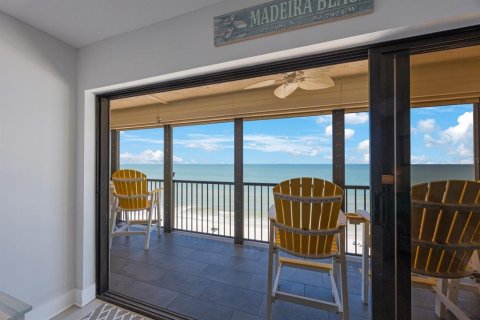Condo in Madeira Beach, Florida, 2 bedrooms  № 1807401 - photo 27