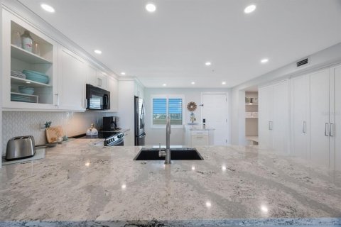 Condo in Madeira Beach, Florida, 2 bedrooms  № 1807401 - photo 15