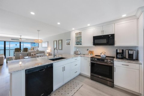 Condo in Madeira Beach, Florida, 2 bedrooms  № 1807401 - photo 6