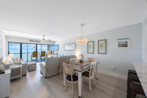 Condo in Madeira Beach, Florida, 2 bedrooms  № 1807401 - photo 22