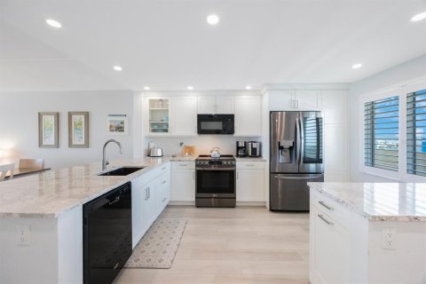 Condo in Madeira Beach, Florida, 2 bedrooms  № 1807401 - photo 5
