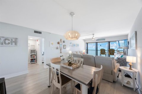 Condo in Madeira Beach, Florida, 2 bedrooms  № 1807401 - photo 20
