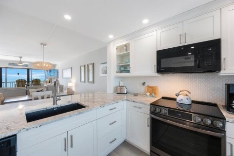 Condo in Madeira Beach, Florida, 2 bedrooms  № 1807401 - photo 7