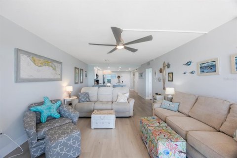 Condo in Madeira Beach, Florida, 2 bedrooms  № 1807401 - photo 25