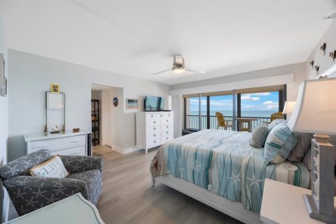 Condo in Madeira Beach, Florida, 2 bedrooms  № 1807401 - photo 30