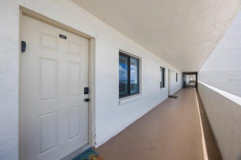Condo in Madeira Beach, Florida, 2 bedrooms  № 1807401 - photo 3