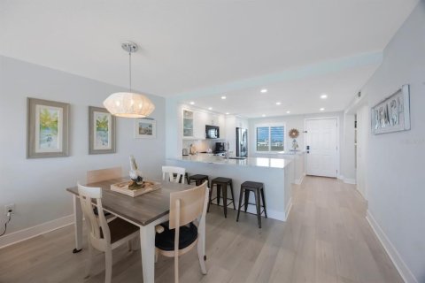 Condo in Madeira Beach, Florida, 2 bedrooms  № 1807401 - photo 19