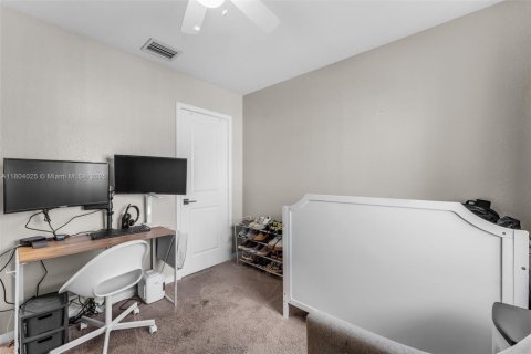 Townhouse in Homestead, Florida 3 bedrooms, 120.96 sq.m. № 1689227 - photo 15