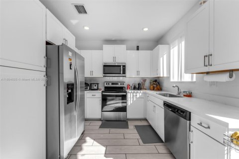 Townhouse in Homestead, Florida 3 bedrooms, 120.96 sq.m. № 1689227 - photo 6
