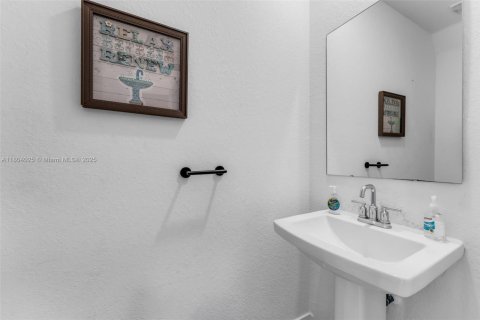Townhouse in Homestead, Florida 3 bedrooms, 120.96 sq.m. № 1689227 - photo 16