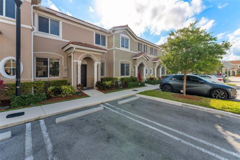 Townhouse in Homestead, Florida 3 bedrooms, 120.96 sq.m. № 1689227 - photo 2